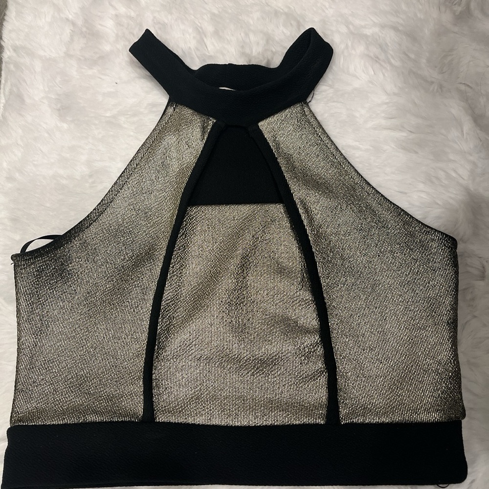 Medium gold and black top
